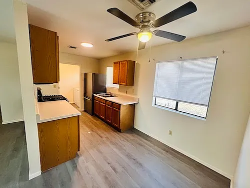 3 bed, 1.0 bath, 1000 sqft, $1,300 — Photo 4