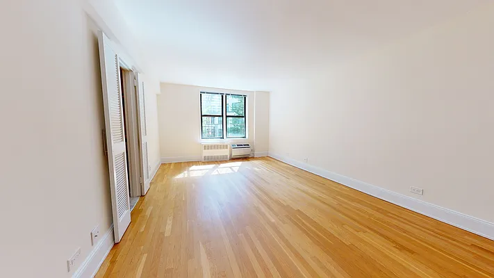 Rented by Bond New York | media 13