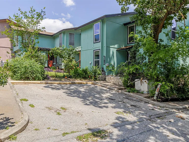 6915 Ten Oaks Cir — Photo 30