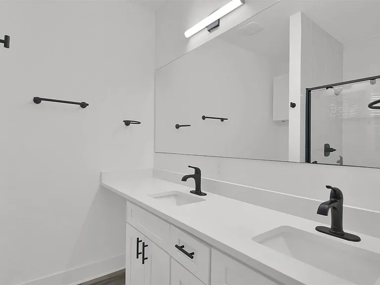 21200 Portsmouth Cv #3 — Photo 12
