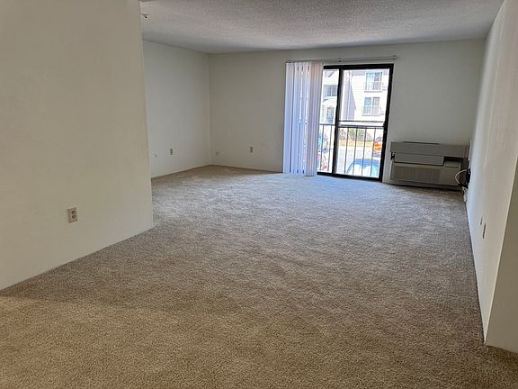 4th image of 6 Village Rock Ln APT 17