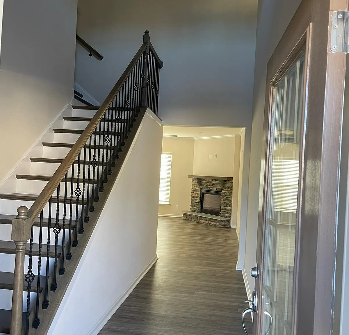 3 bed, 1958 sqft, $2,500 — Photo 3