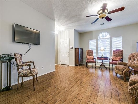 3rd image of 2216 Wildwood Ln