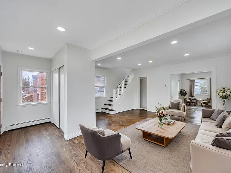 666 E Penn St — Photo 1