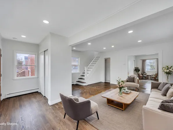 666 E Penn St, Long Beach, NY 11561