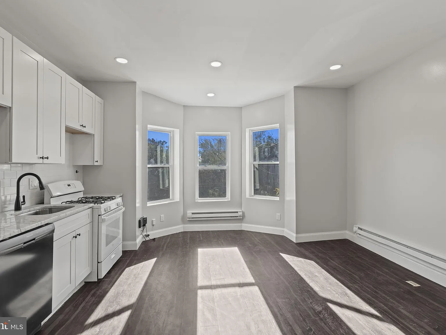 1 bed, 1.0 bath, 600 sqft, $1,100 — Photo 3