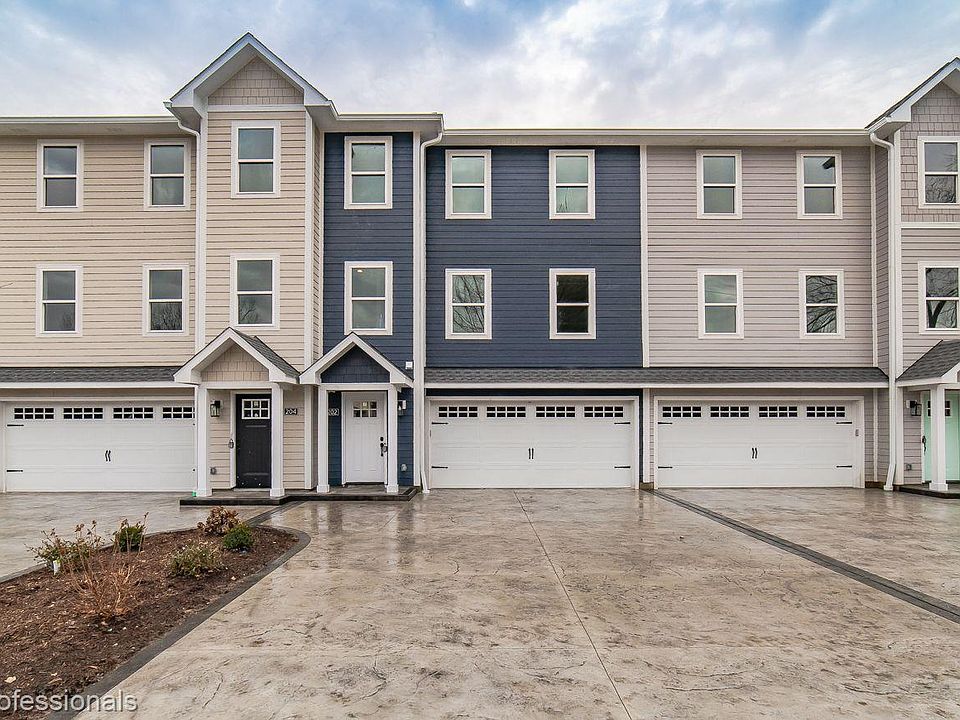 1st image of 202 Oakwood