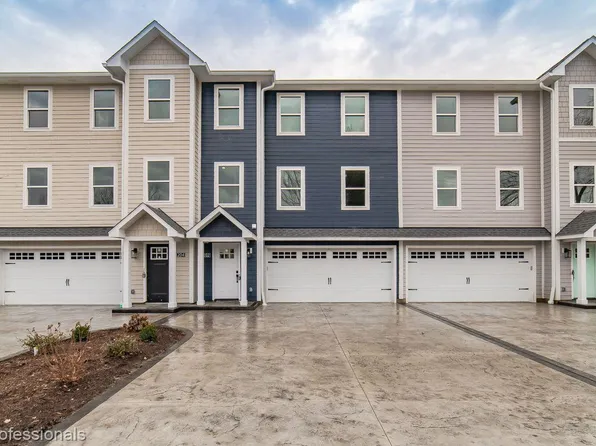 202 Oakwood, Holly, MI 48442