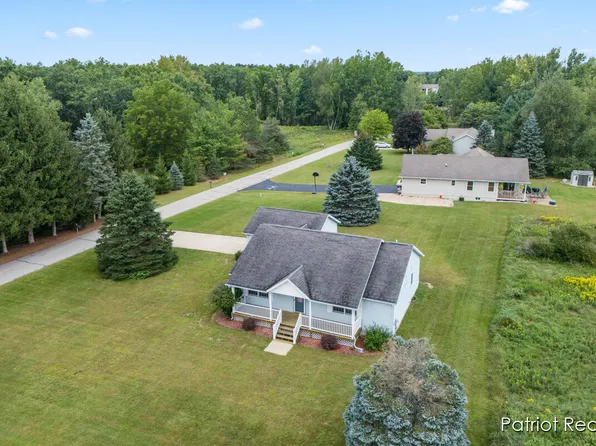 8360 Peninsula Dr W, Stanwood, MI 49346