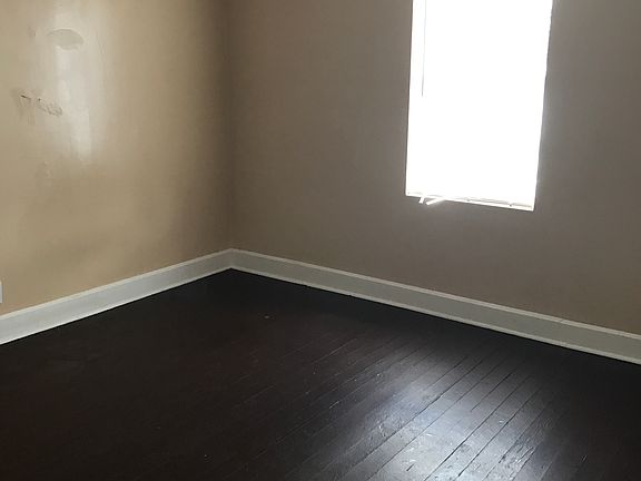 3rd image of 403 N Oakland Ave