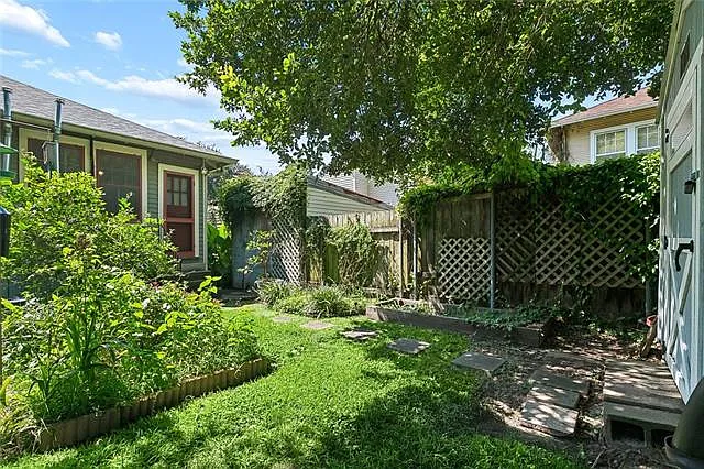 2718 Burdette St — Photo 14