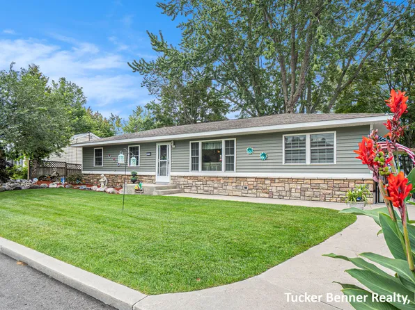 215 McConnell Ave, Muskegon, MI 49445