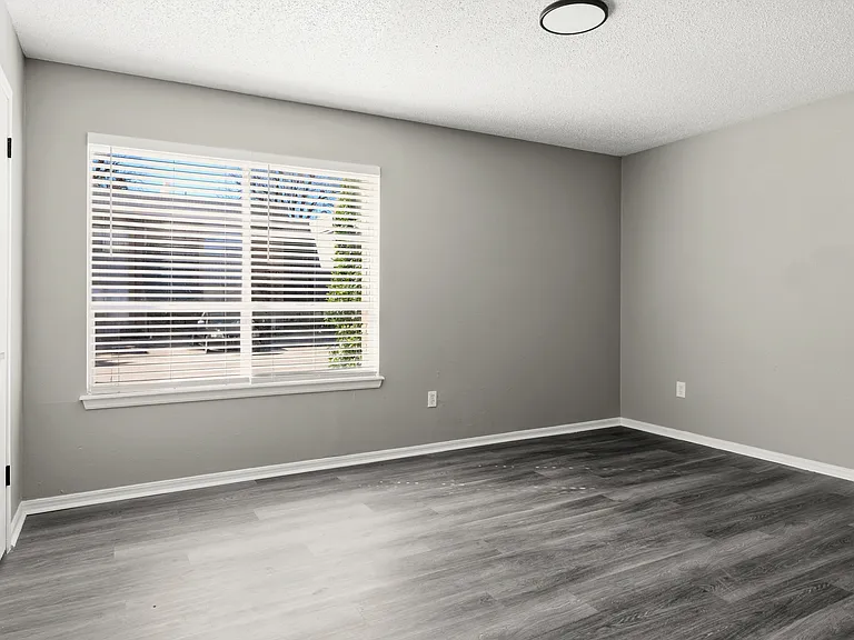 Rosemont Apartments — Photo 9