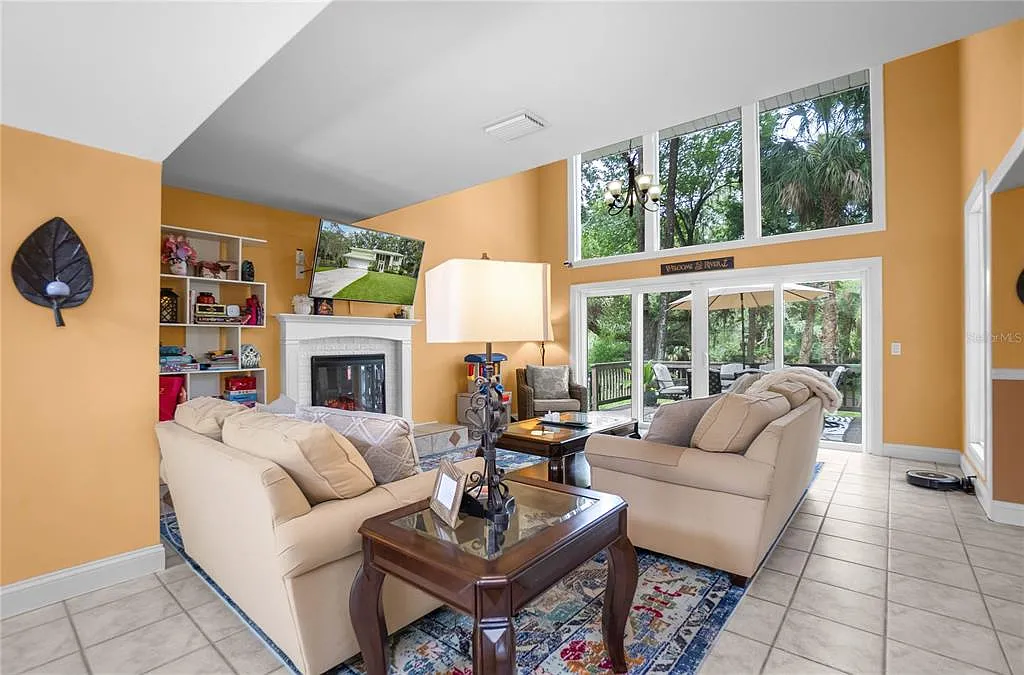 3 bed, 2.5 bath, 1540 sqft, $4,400 — Photo 3