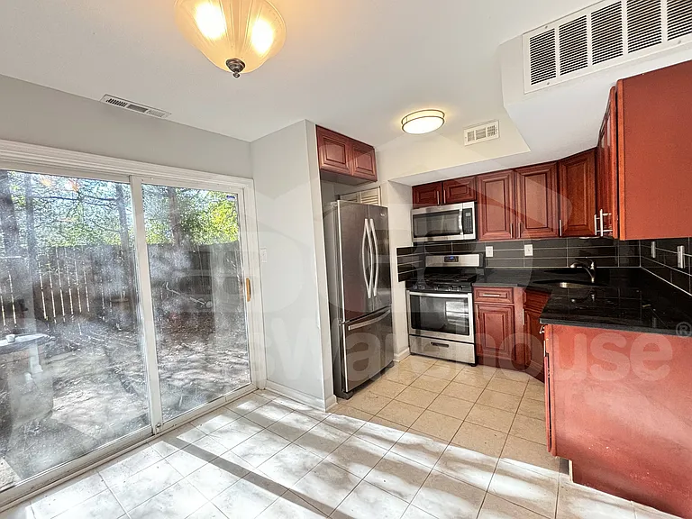 1216 Westview Ter — Photo 4