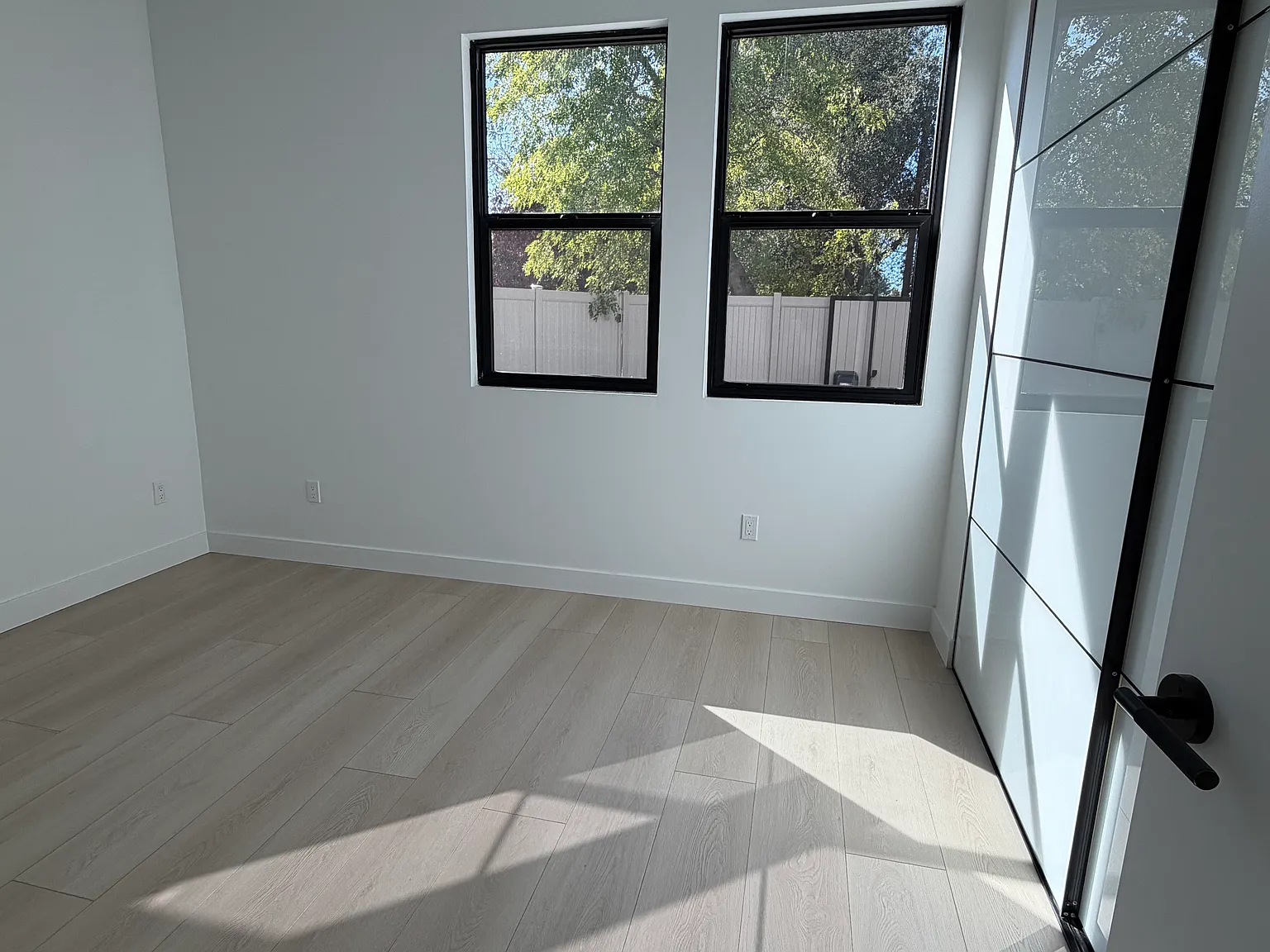 2 bed, 1100 sqft, $4,200 — Photo 4