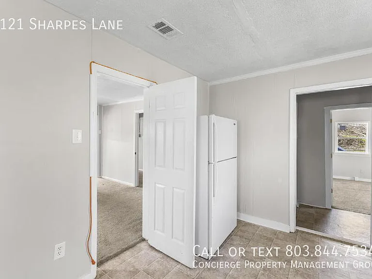 1121 Sharpes Ln — Photo 1