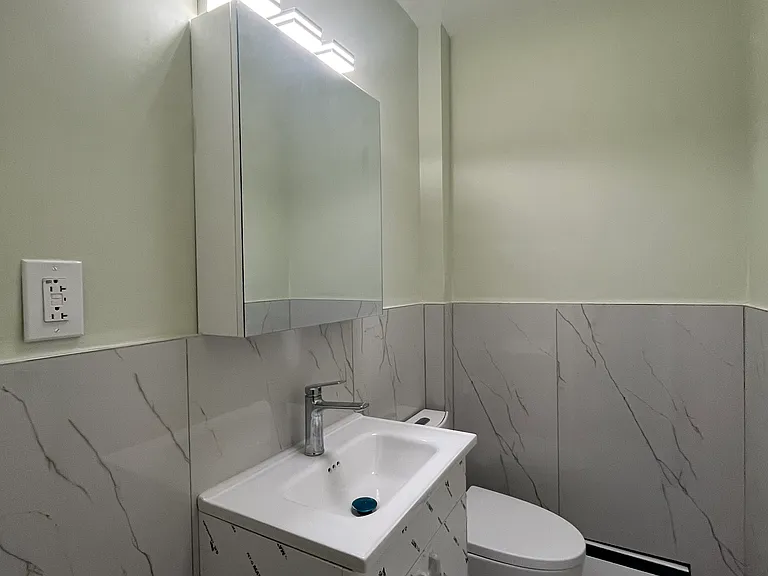 1070 E 59th St #2B — Photo 14
