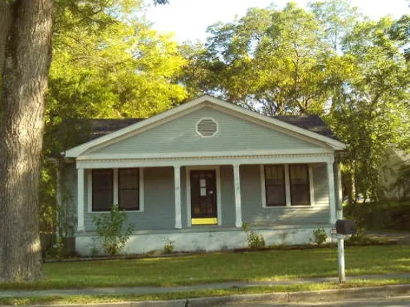 312 W Jackson St, Bolivar, TN 38008