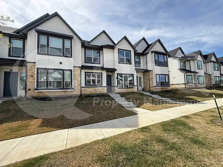 285 Buck Ridge Dr — Photo 3