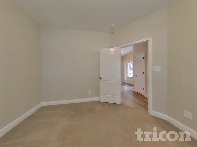 124 Kings Crossing Ct — Photo 13