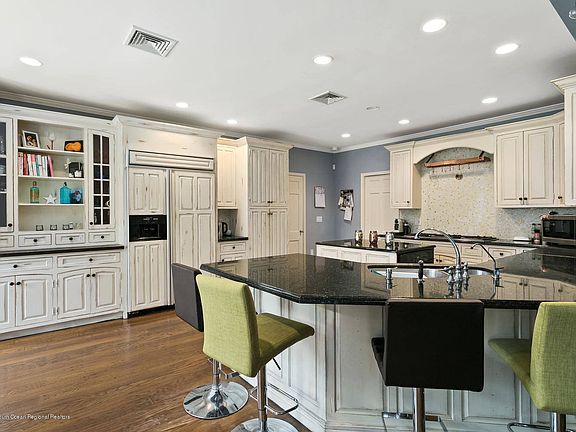 5th image of 50 Bellevue Ave
