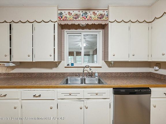 4th image of 1283 Grovenburg Rd