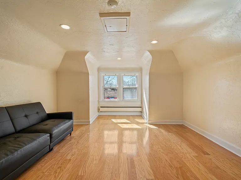 2615 E 12th Ave #UPSTAIRS — Photo 5
