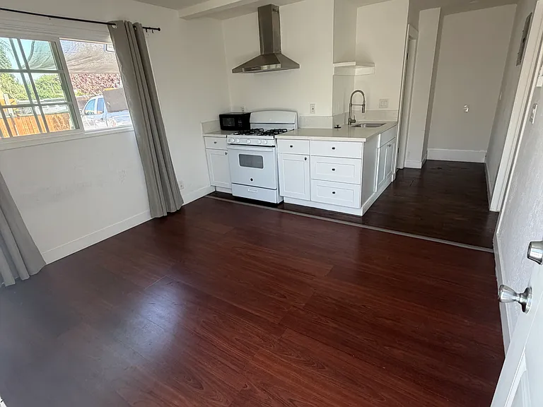 332 N Orange Ave #B — Photo 4