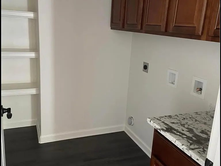 5495 Heritage Hls — Photo 6