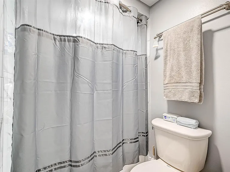 5150 Hidalgo St #402 — Photo 39