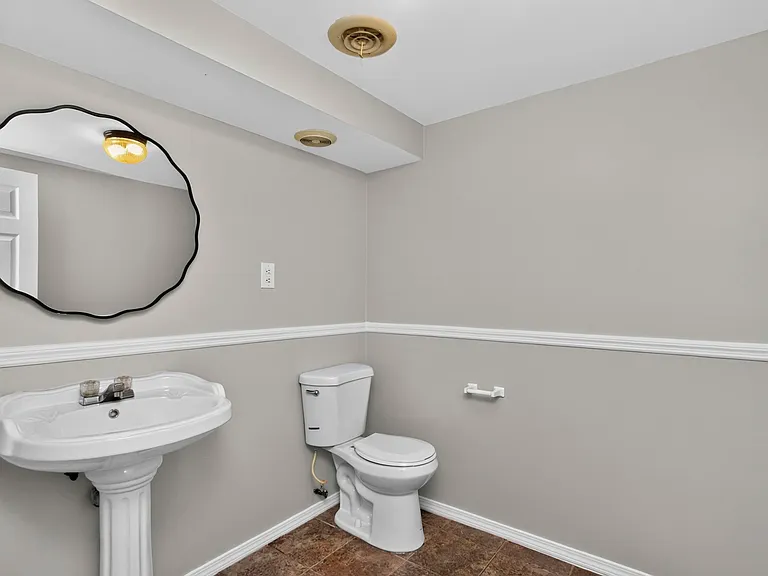 261 Eisenhower Dr — Photo 28