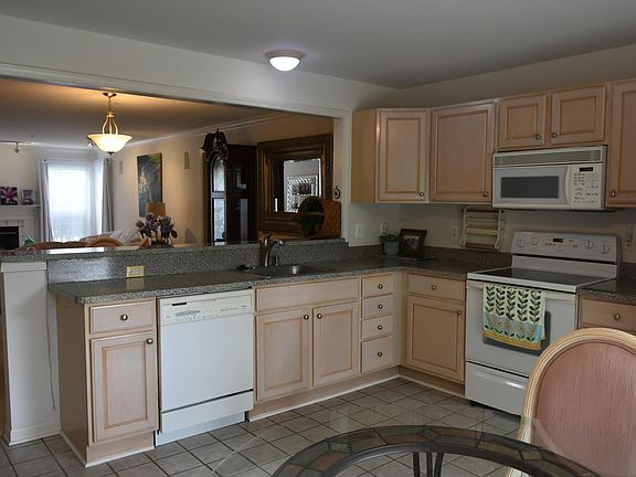 2nd image of 28034 Carlton Way Dr