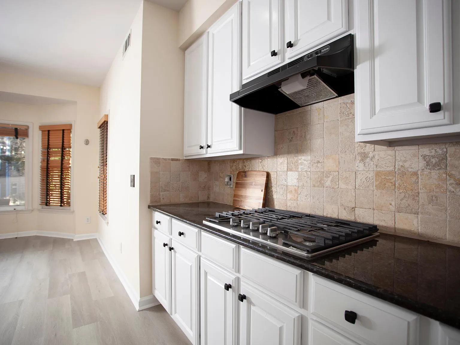 4 bed, 2727 sqft, $3,600 — Photo 4