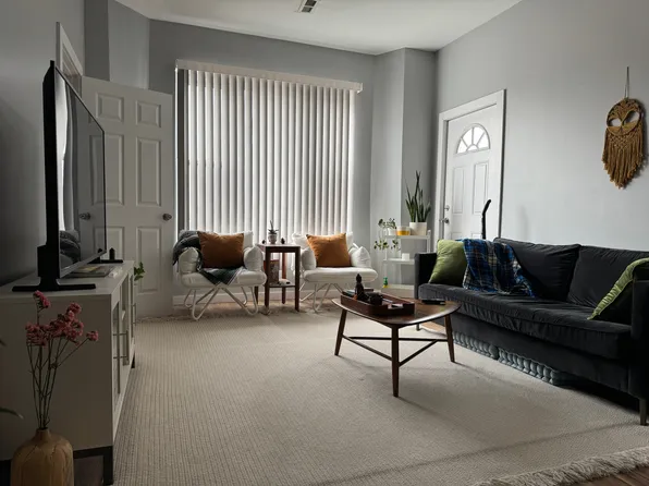 2037 W 19th St #3F, Chicago, IL 60608