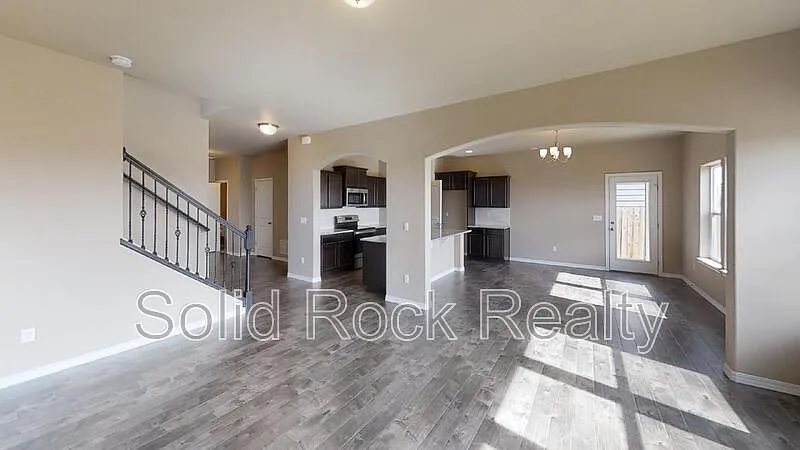 3 bed, 2.5 bath, 2759 sqft, $2,675 — Photo 4