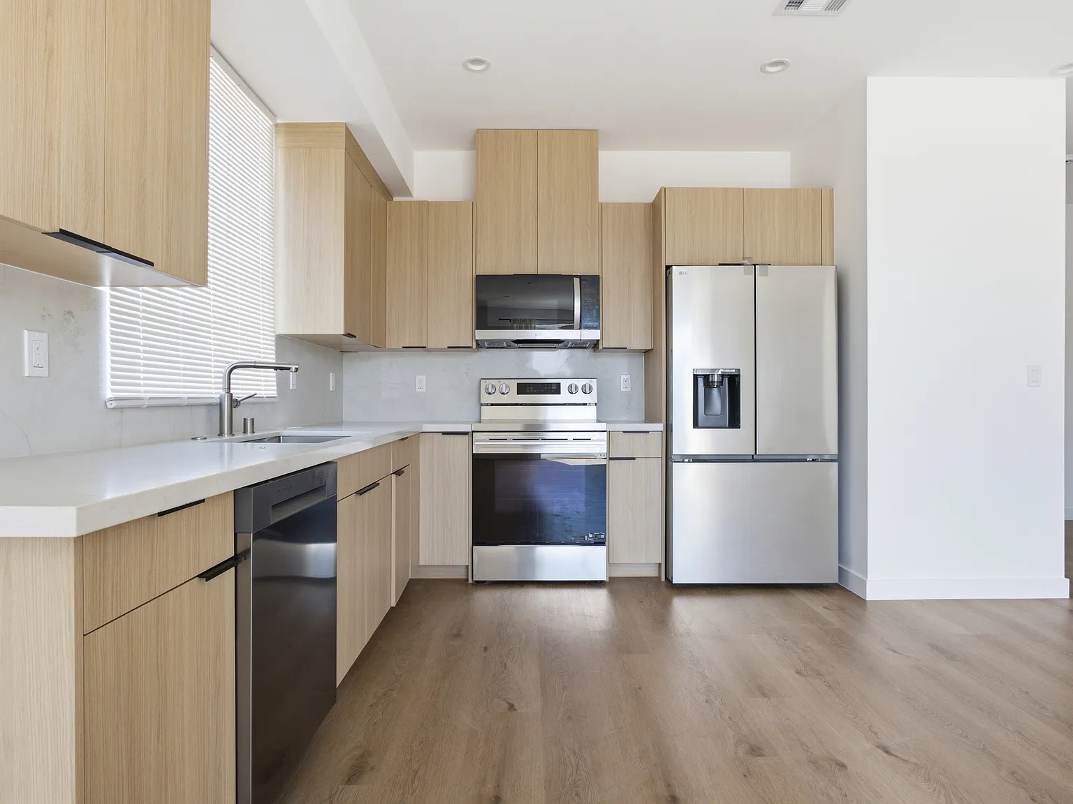 4 bed, 1550 sqft, $3,850 — Photo 3