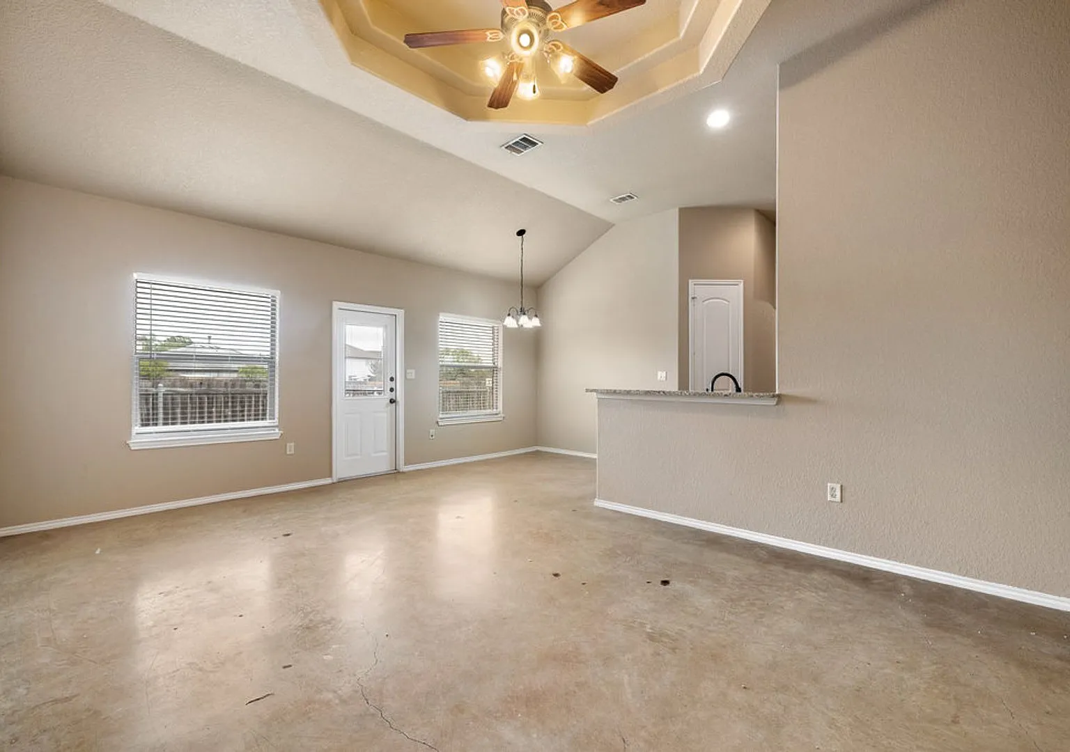 Available Now! 3 Bedroom Duplex Located In New Braunfels, Texas! — Photo 2