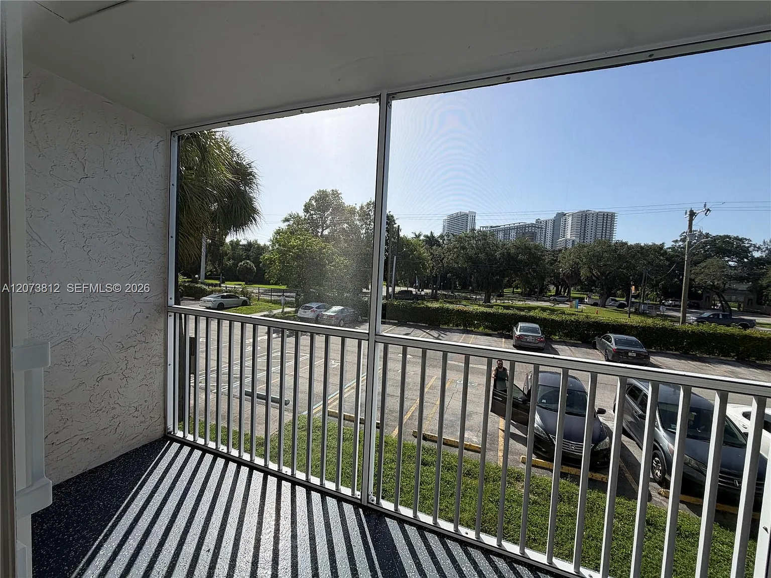 Woodside Apts Condo — Photo 2