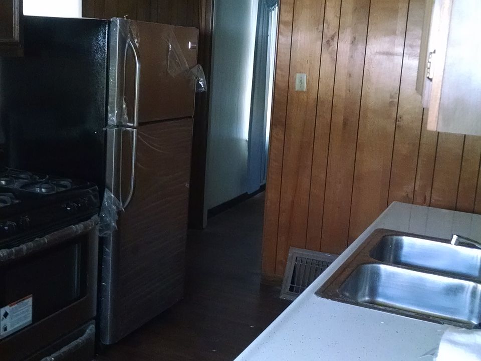 2nd image of 807 W Thrush Ave