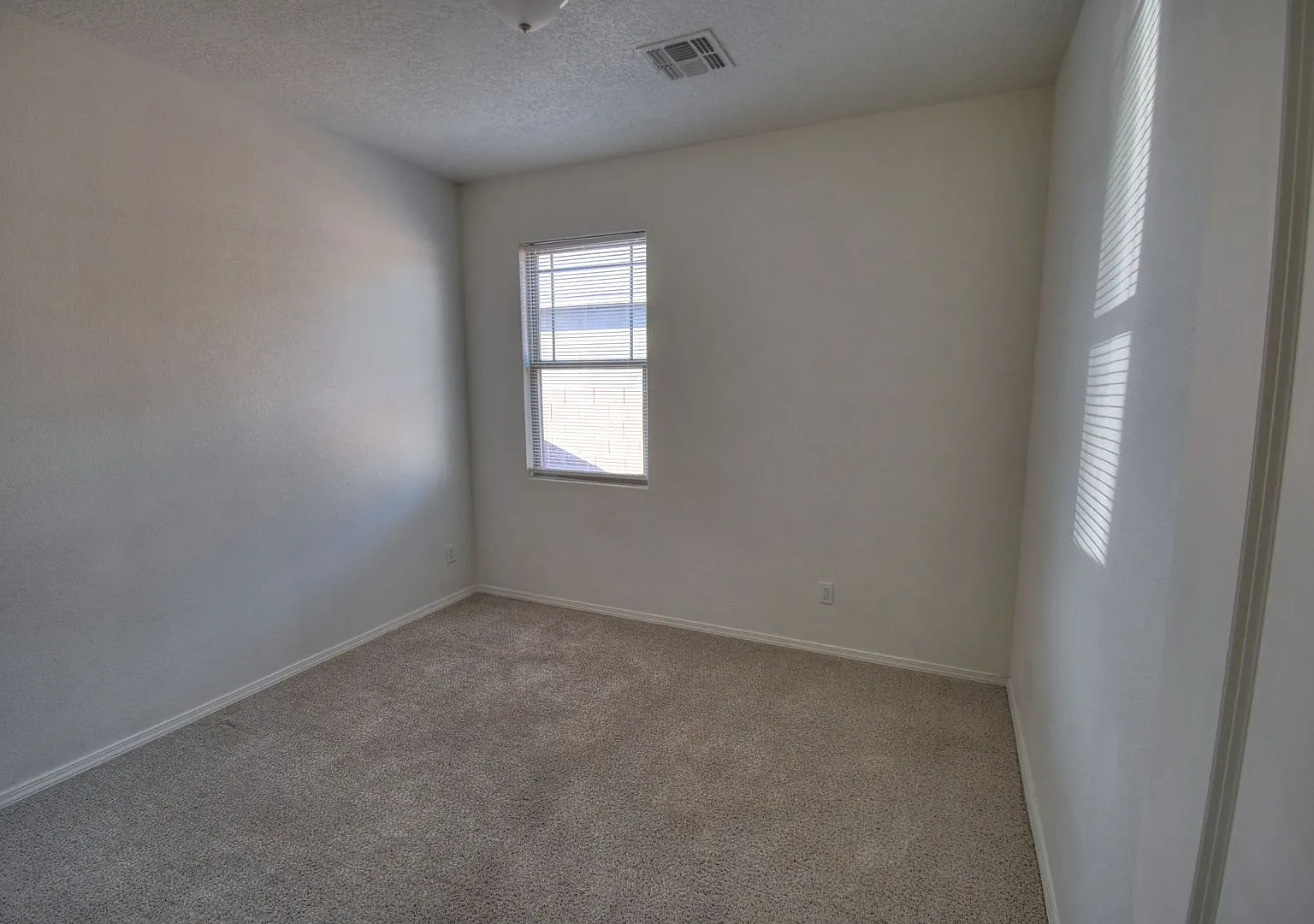 Beautiful Home in Rio Rancho! — Photo 4