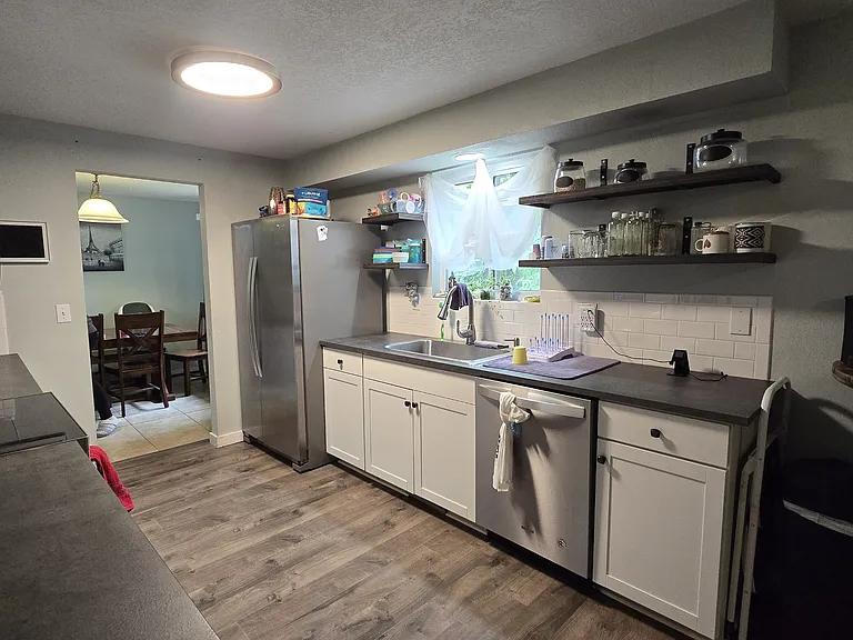 3629 Surrey Dr NE — Photo 9