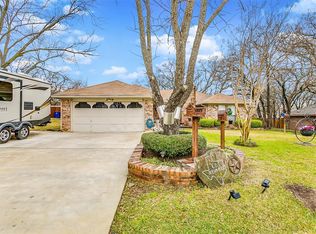 109 Shady Oaks Dr, Burleson, TX 76028