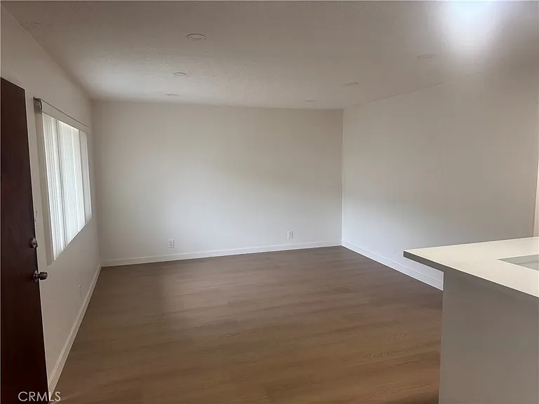 1041 Bennett Ave — Photo 3