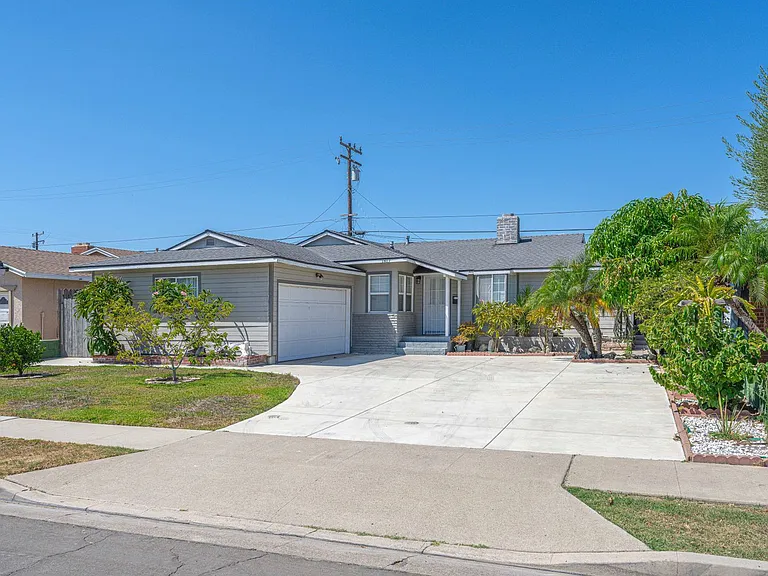 1817 E Morava Ave — Photo 34
