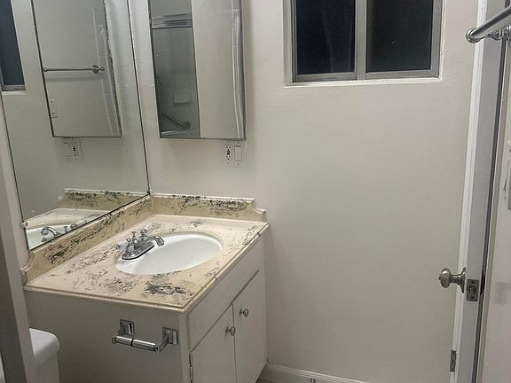 5th image of 1424 N Poinsettia Pl #104-A