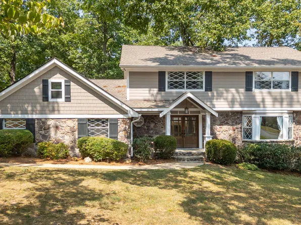 319 Windy Hollow Dr, Chattanooga, TN 37421