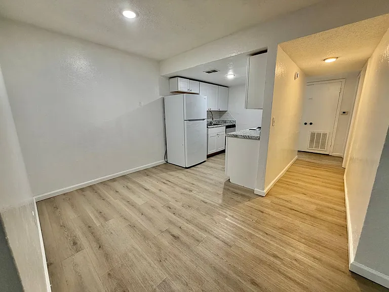 7321 Melrose Ln — Photo 41