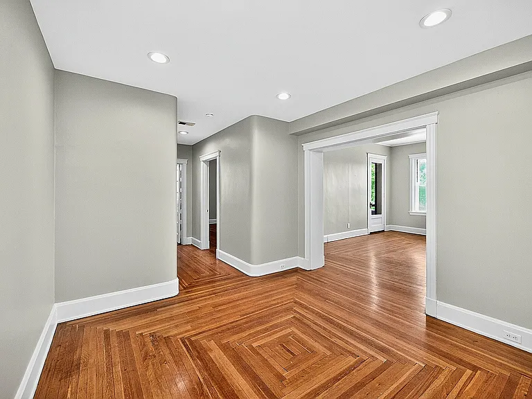 Clermont Condominiums — Photo 18