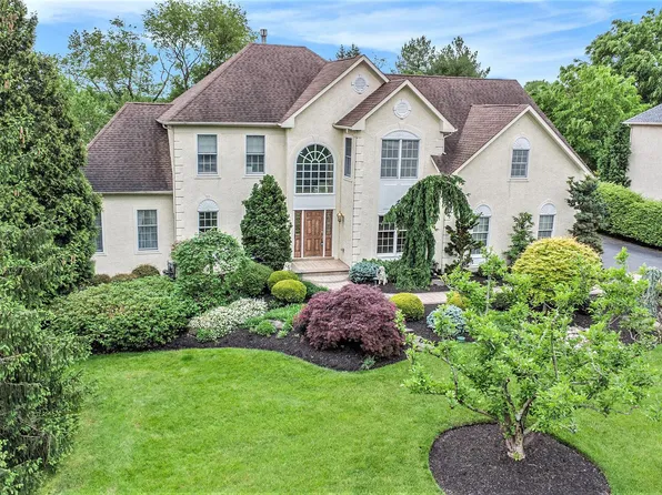 748 Castlewood Dr, Dresher, PA 19025